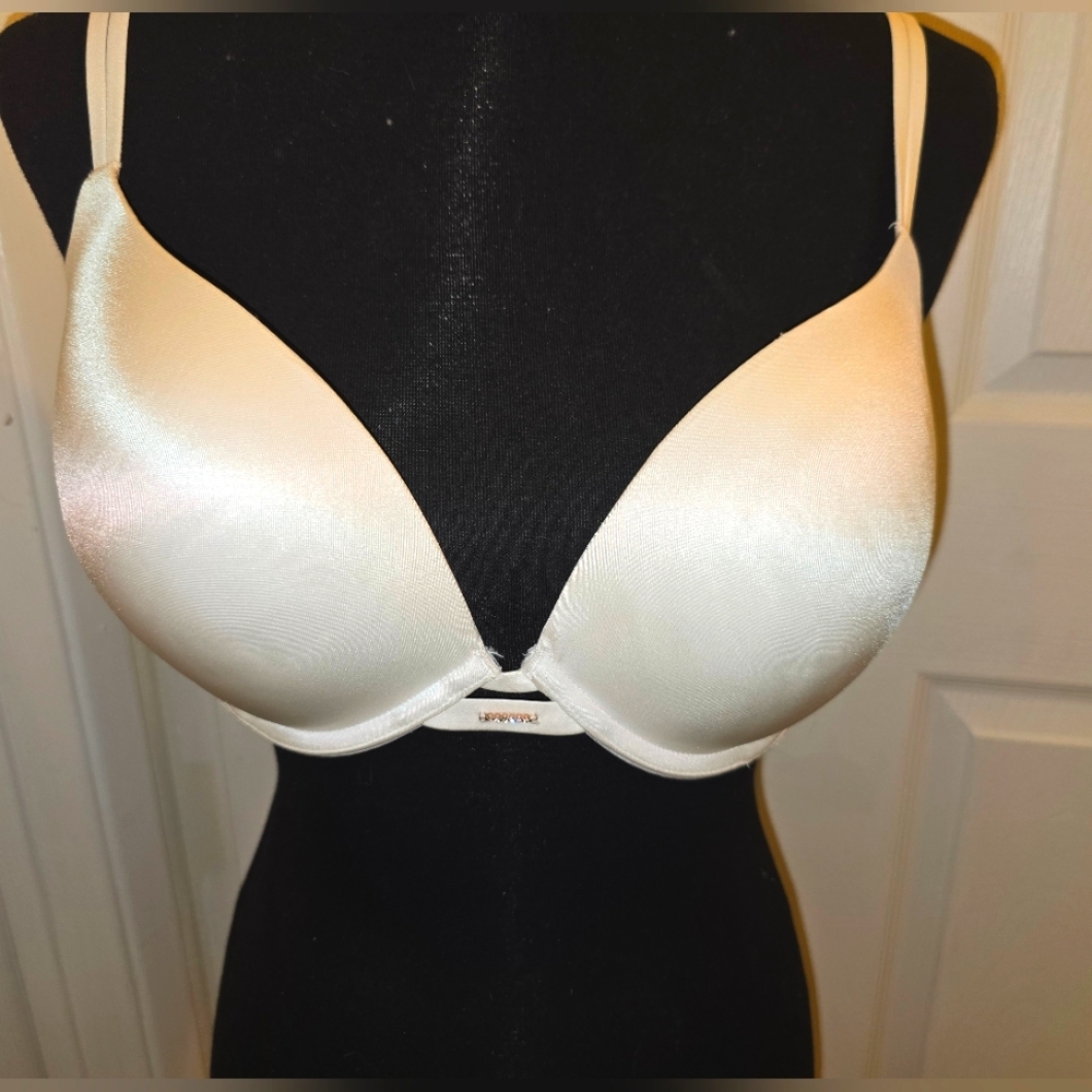 Victoria's Secret White Push Up Underwire Convertible Bra